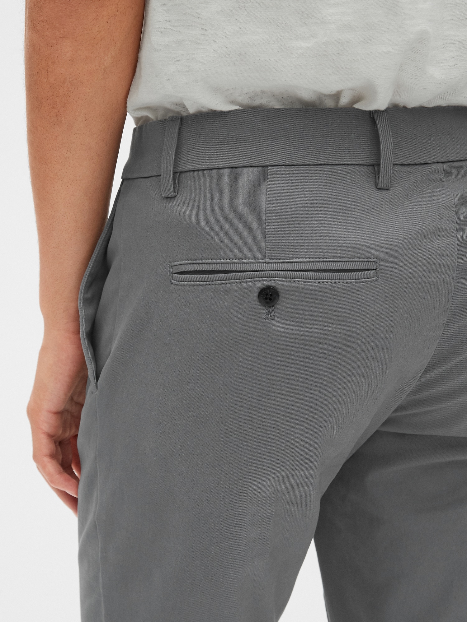 modern khakis in slim fit with gapflex