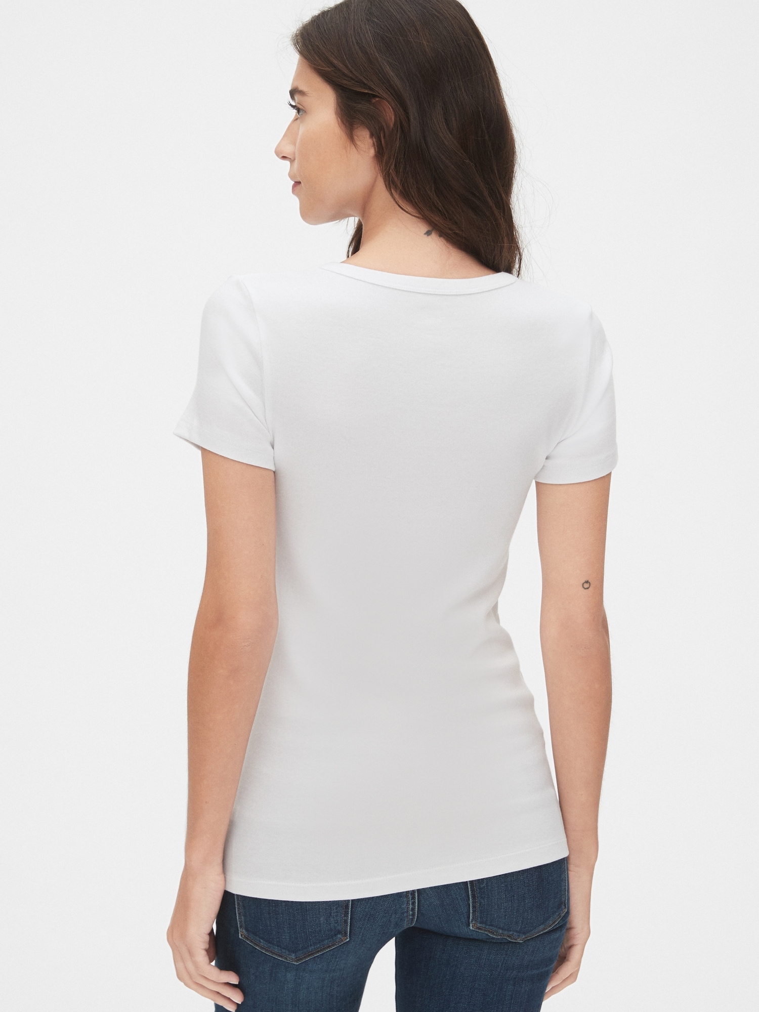 gap favorite tee v neck