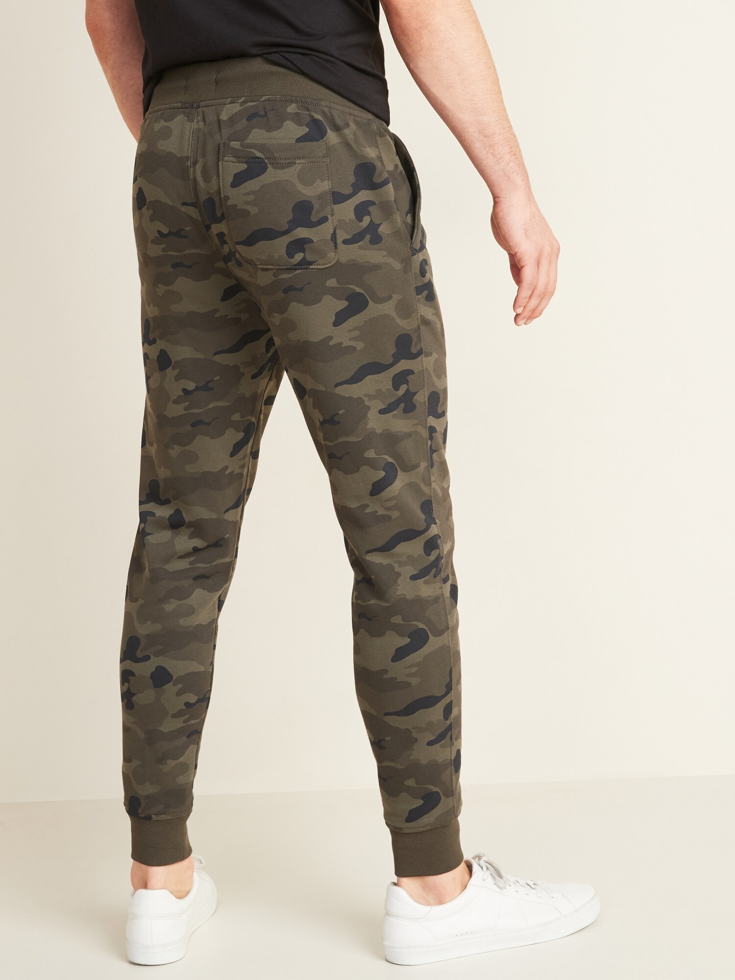 know one cares camo joggers