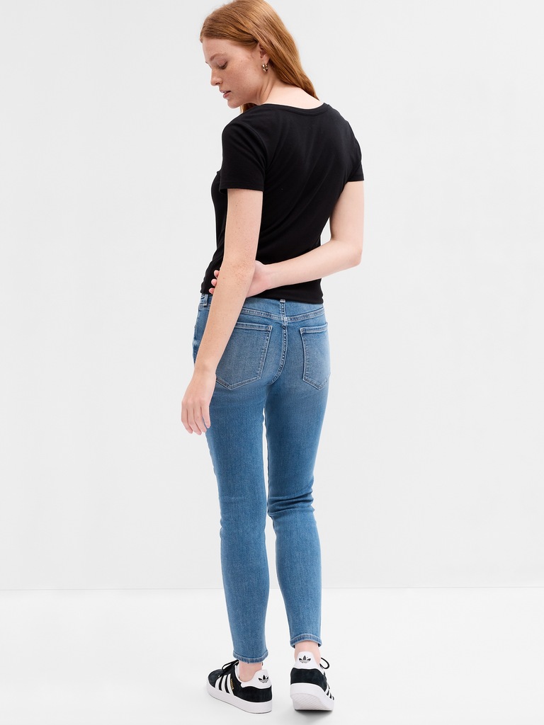 Mid Rise Universal Skinny Jeans