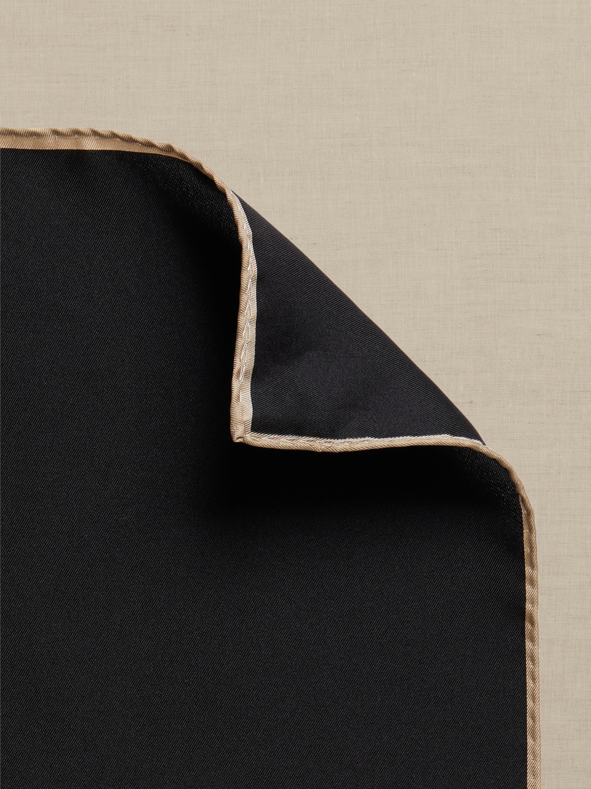 Kia Silk Pocket Square