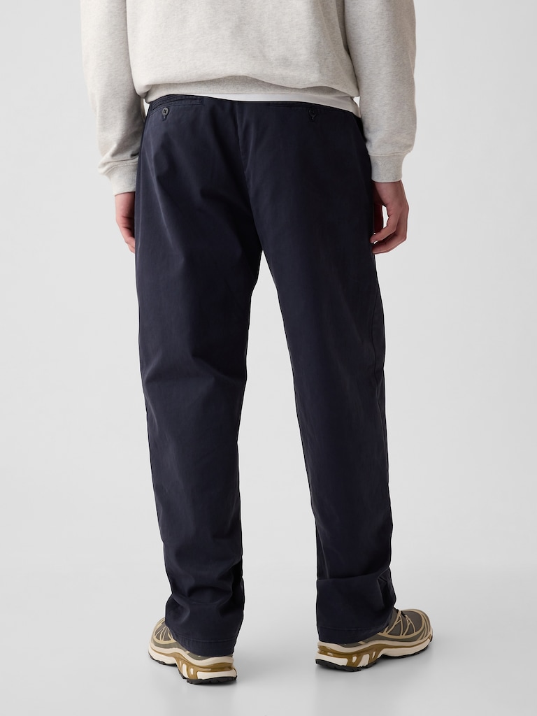 Modern Khakis in Baggy Fit
