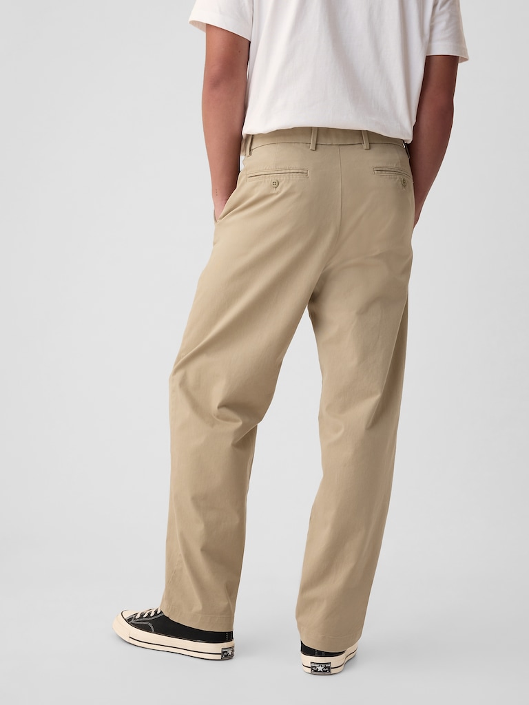 Modern Khakis in Baggy Fit
