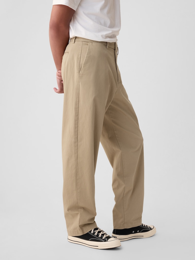 Modern Khakis in Baggy Fit