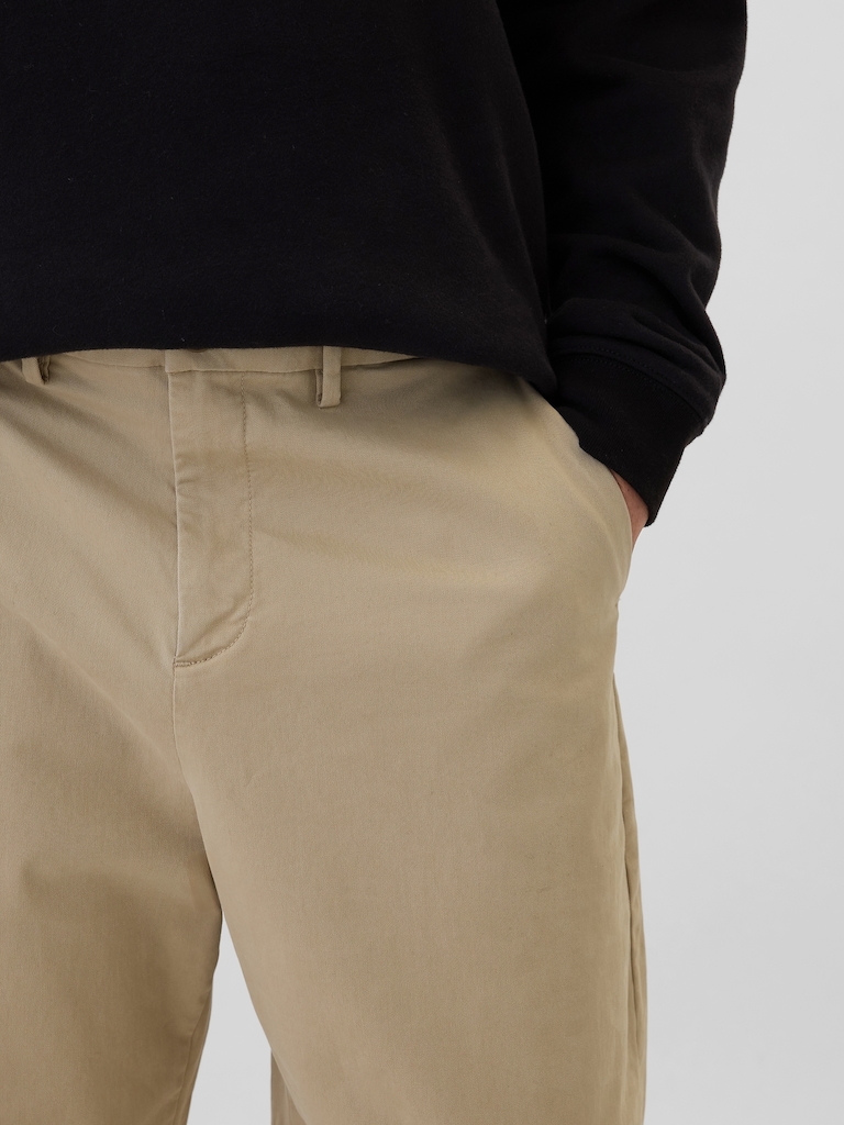 GapFlex Essential Khakis in Baggy Fit