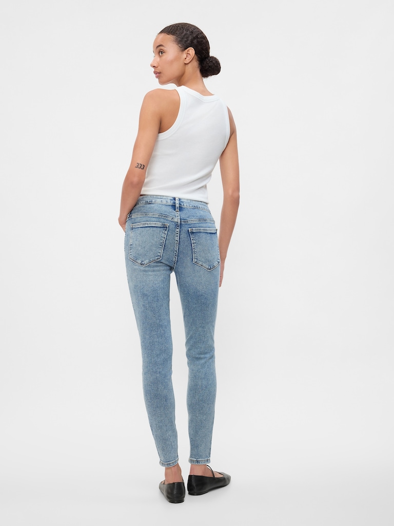 Mid Rise Universal Skinny Jeans