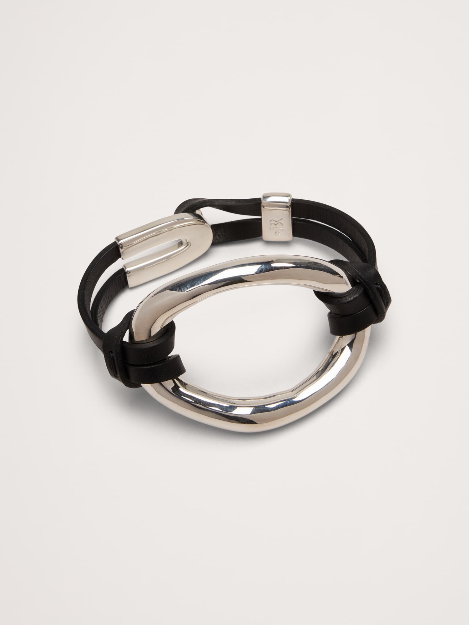 BANANA REPUBLIC レザー オーバル ブレスレット バナリパ Leather Oval Bracelet | Banana Republic