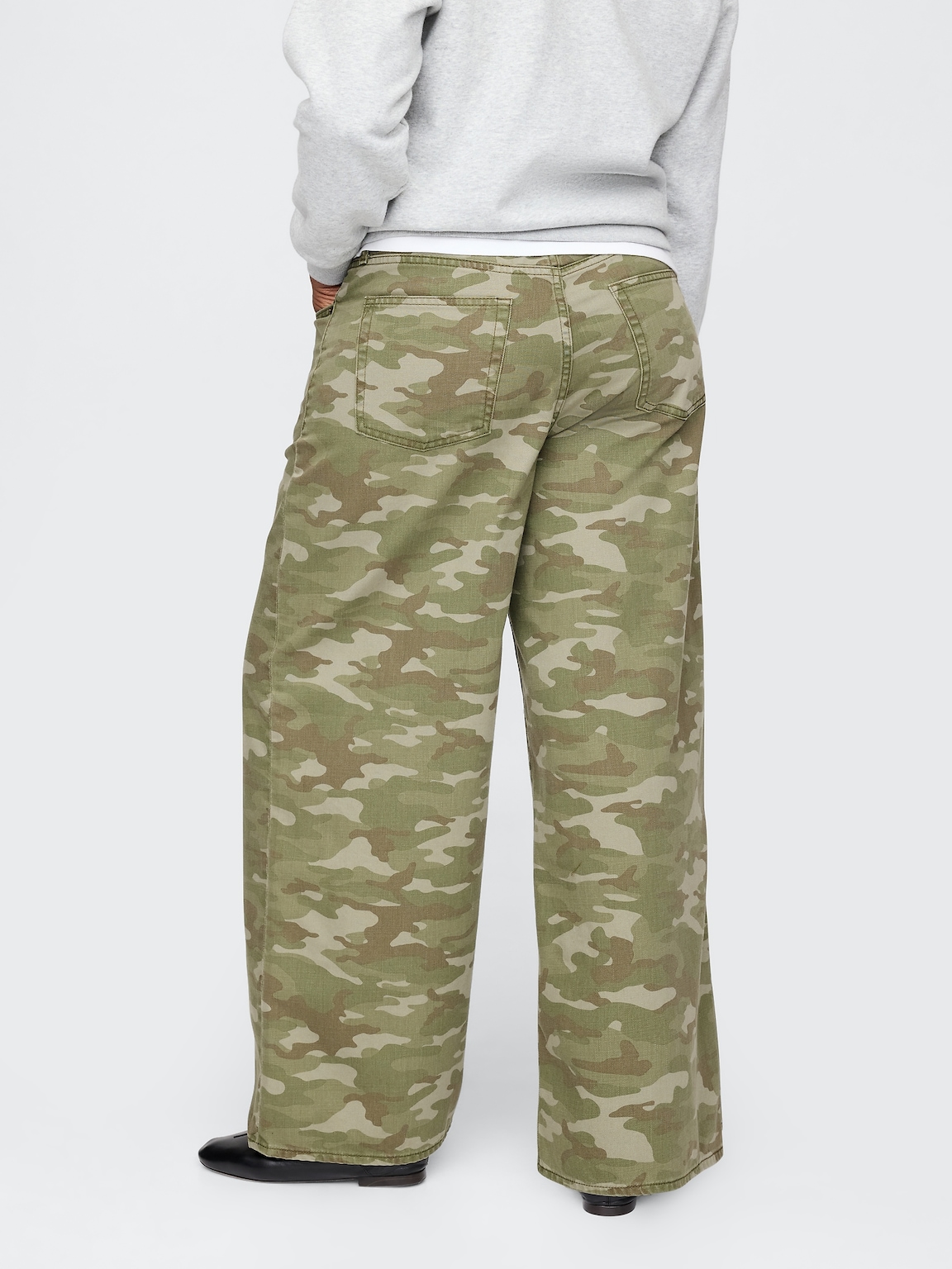 Mid Rise Camo Baggy Jeans