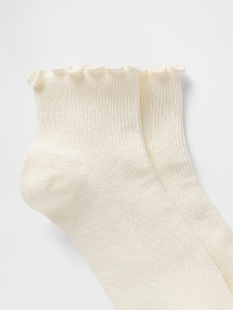Ribbed Ruffle Socks