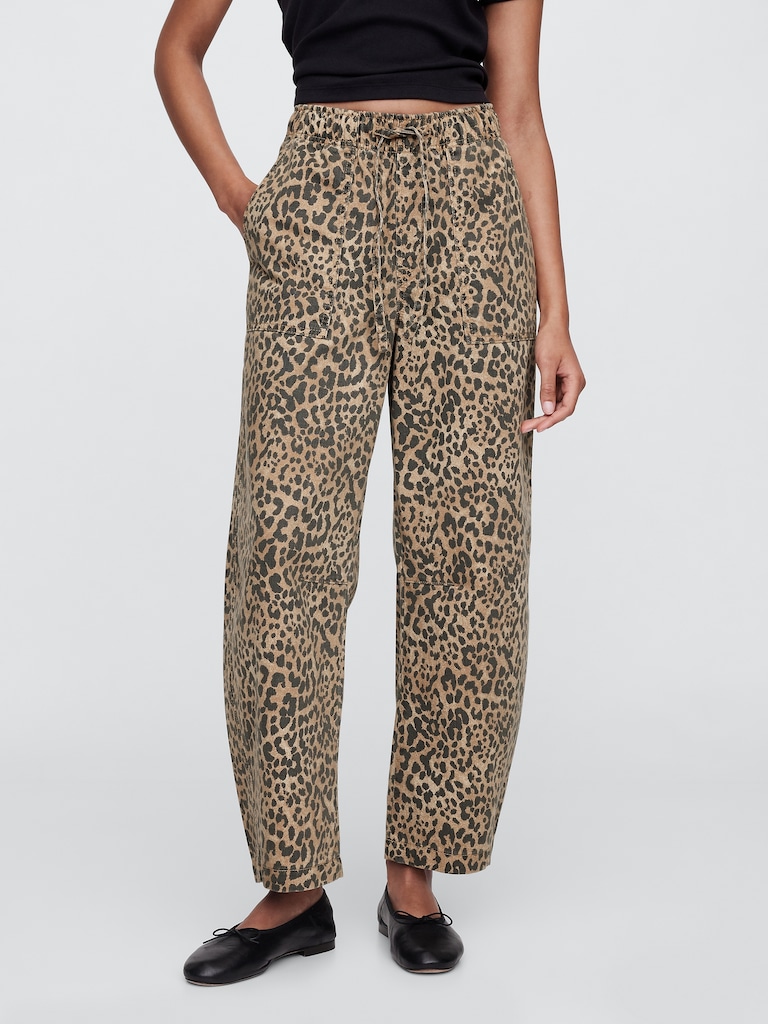 Mid Rise Print Pull-On Barrel Jeans