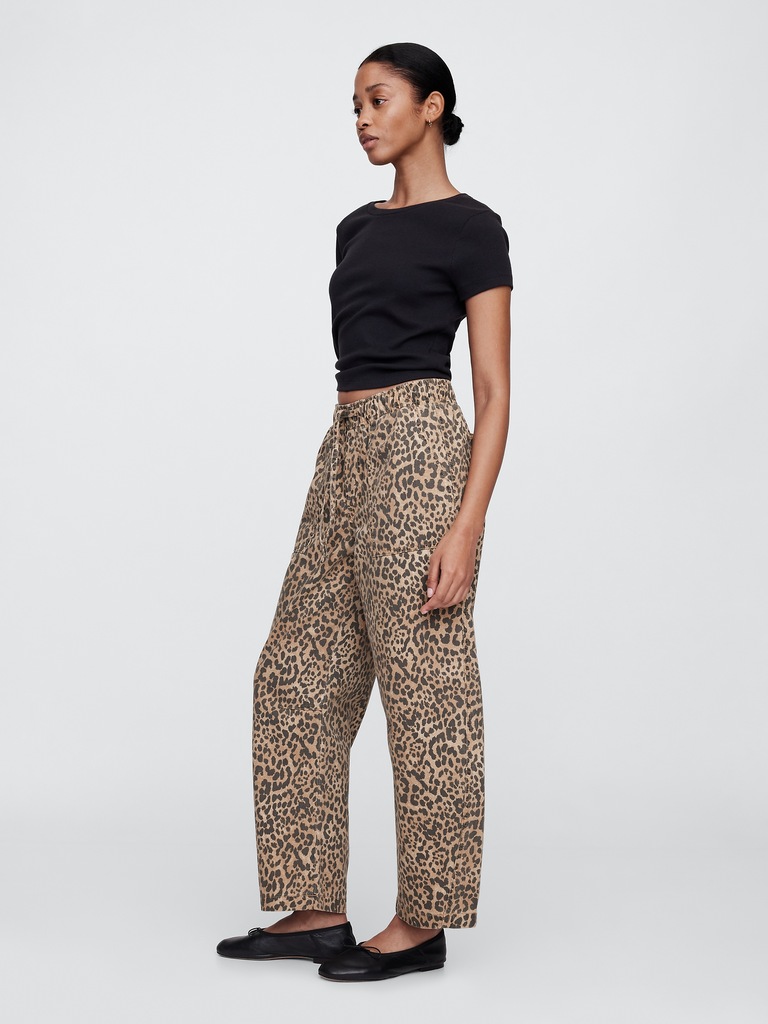 Mid Rise Print Pull-On Barrel Jeans