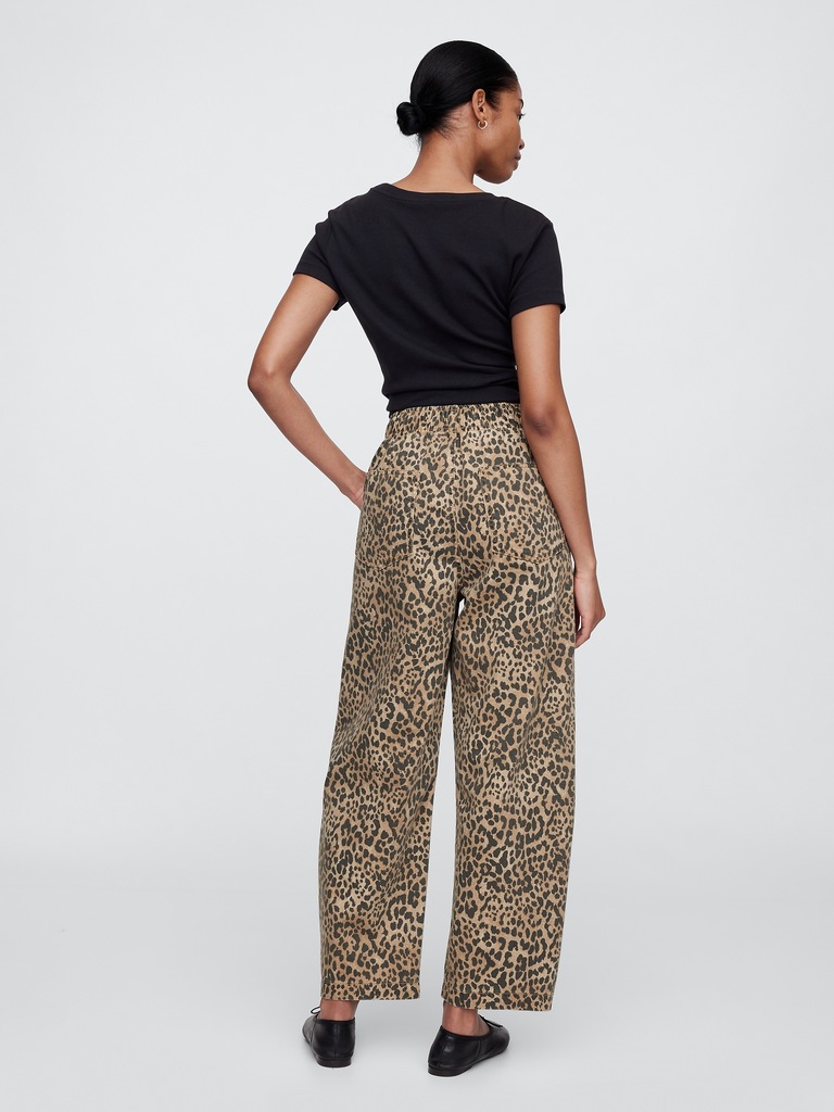Mid Rise Print Pull-On Barrel Jeans