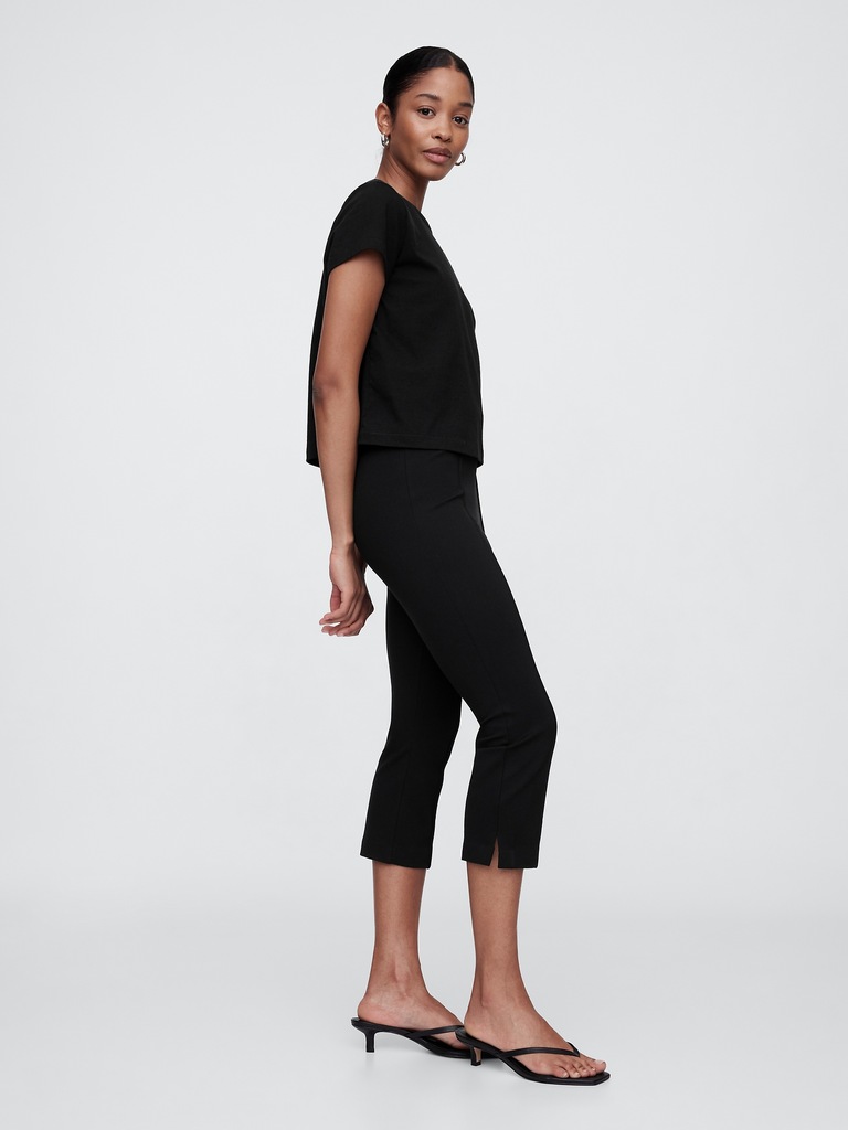 Mid Rise Pintuck Ponte Capri Pants