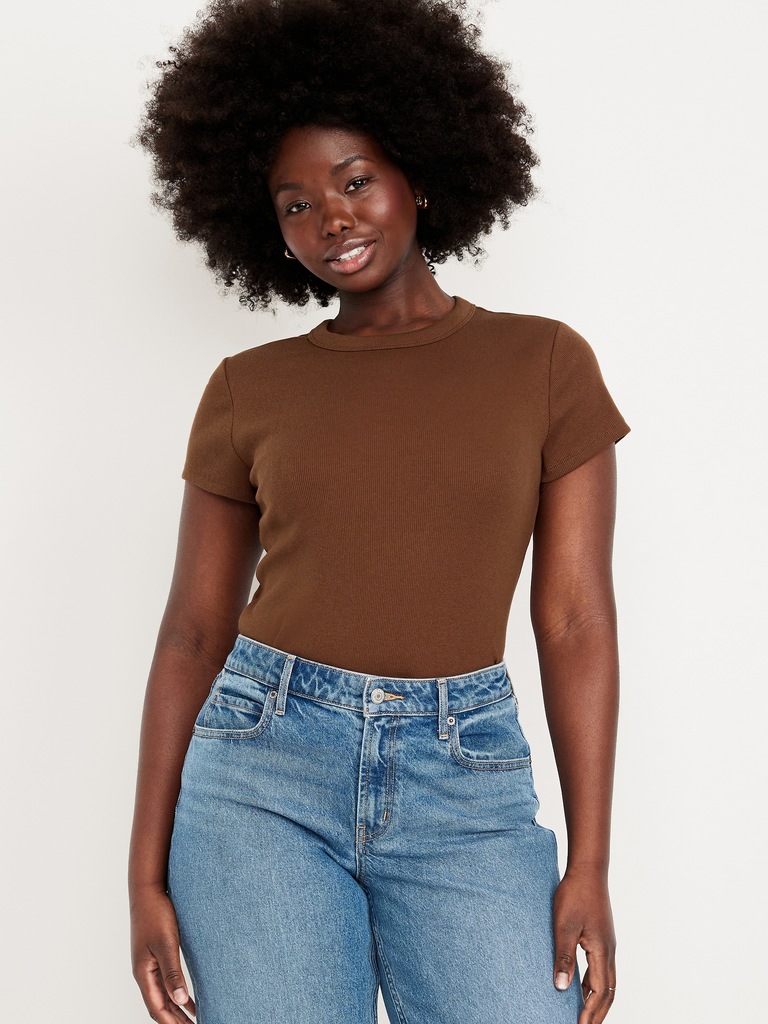 T-shirt court moulant