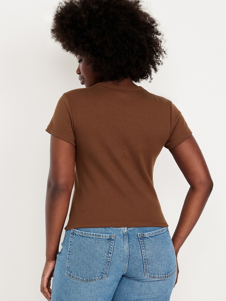 T-shirt court moulant