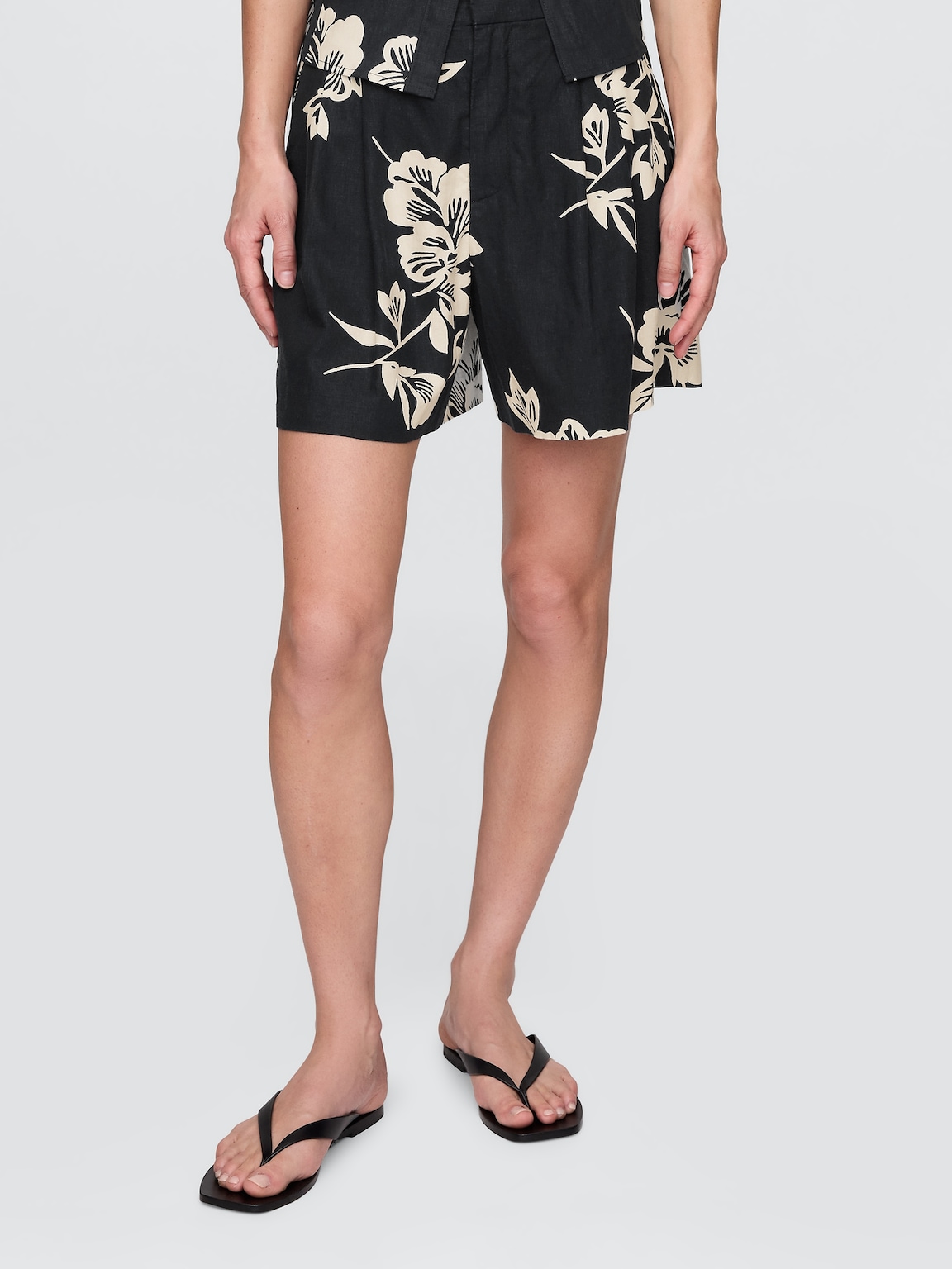 365 High Rise Linen-Blend Shorts