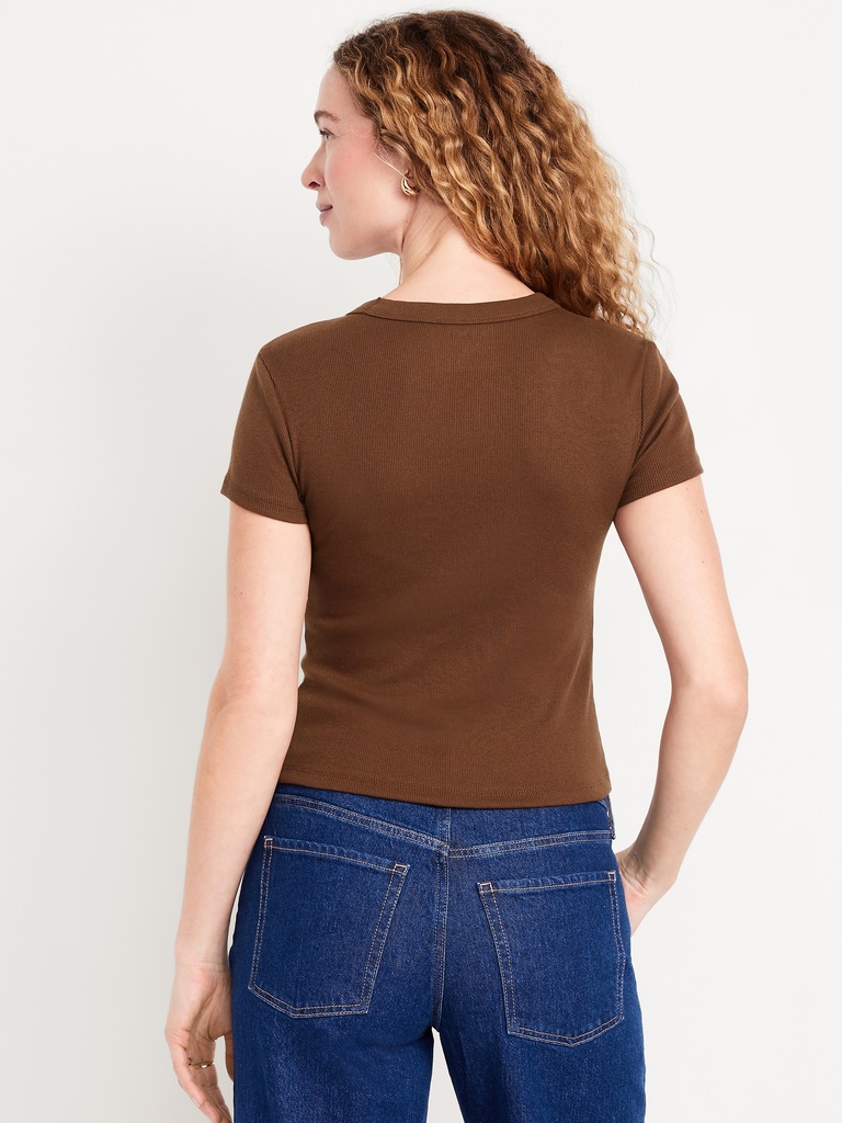T-shirt court moulant