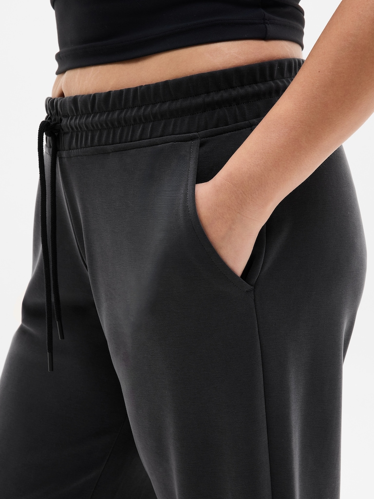 Seasoft Mid Rise Straight Crop