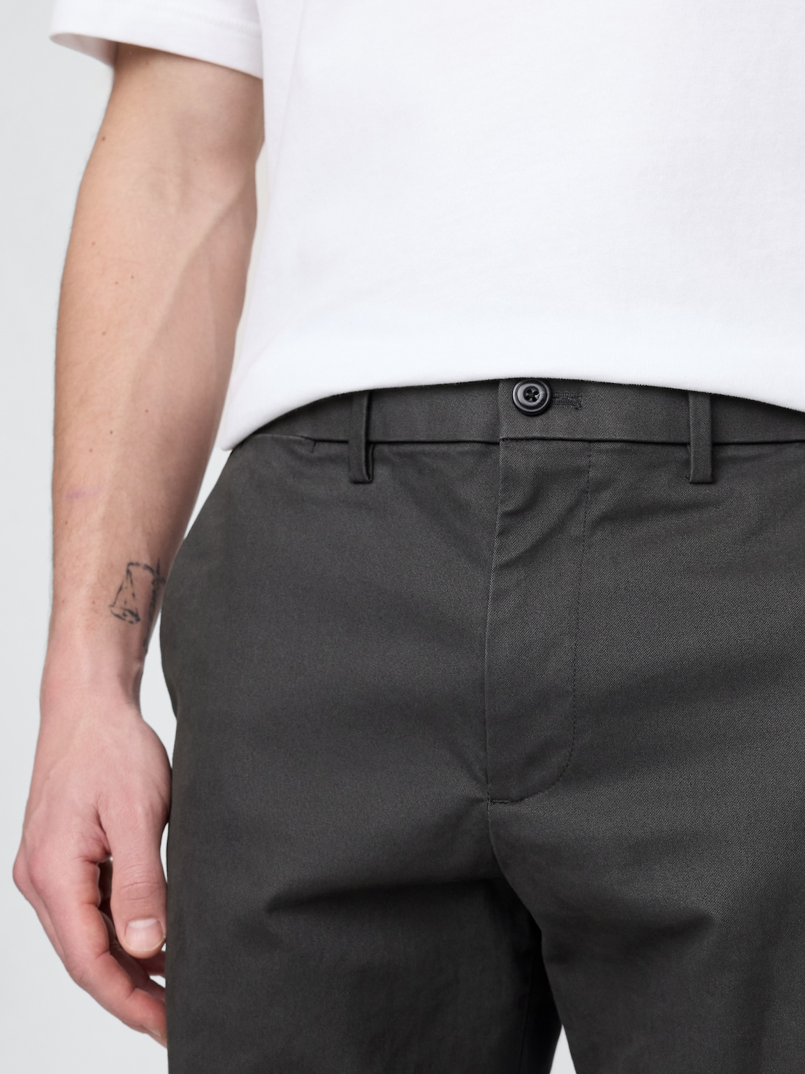 Modern Khakis in Relaxed Fit