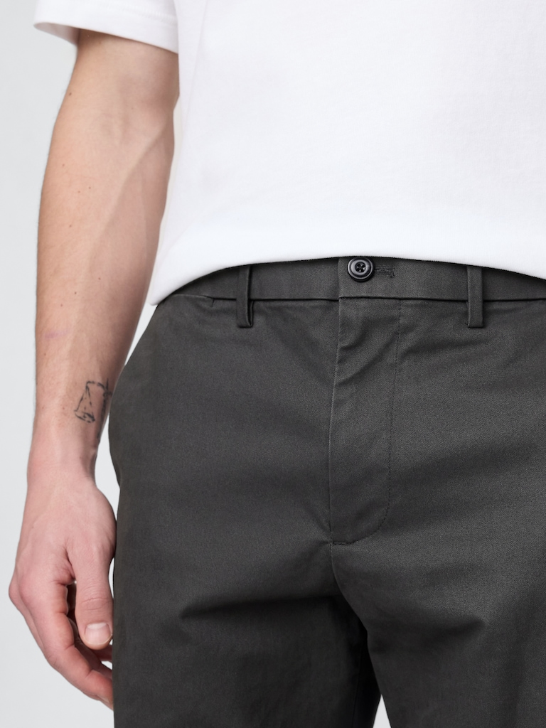 Modern Khakis in Relaxed Fit