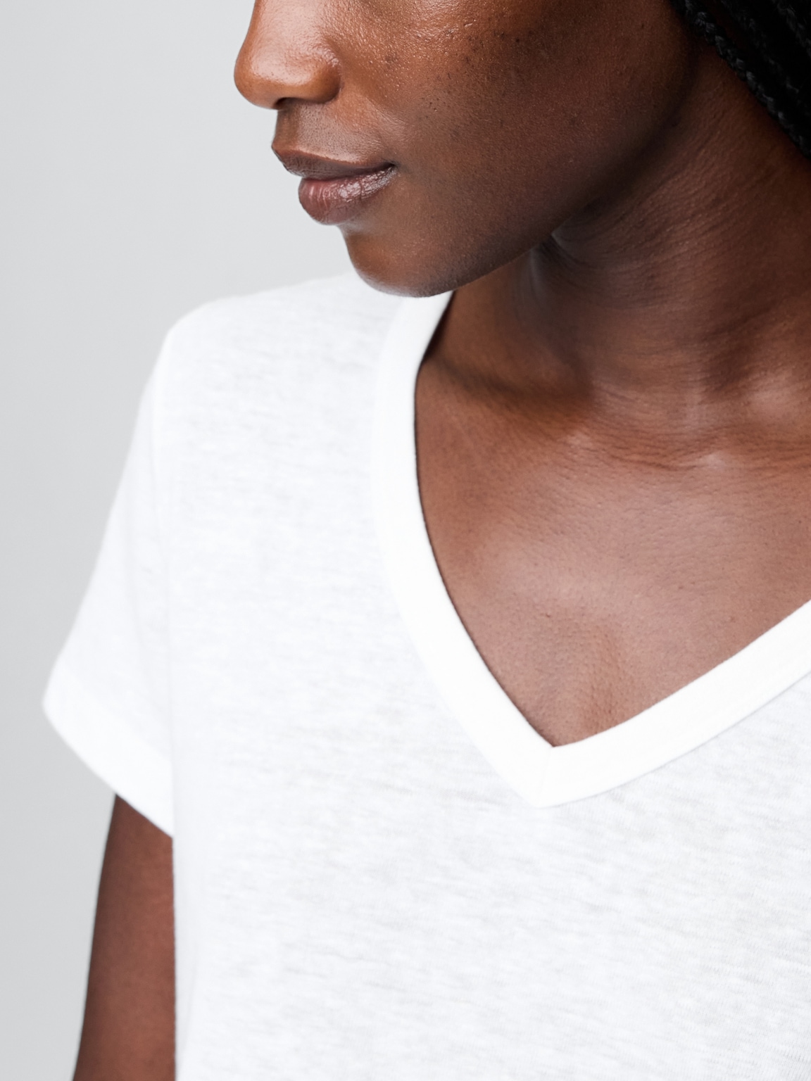 Linen-Blend V-Neck Crop T-Shirt