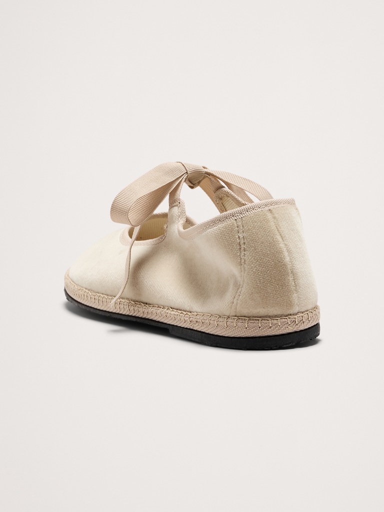 Salomé Flat by Cayumas