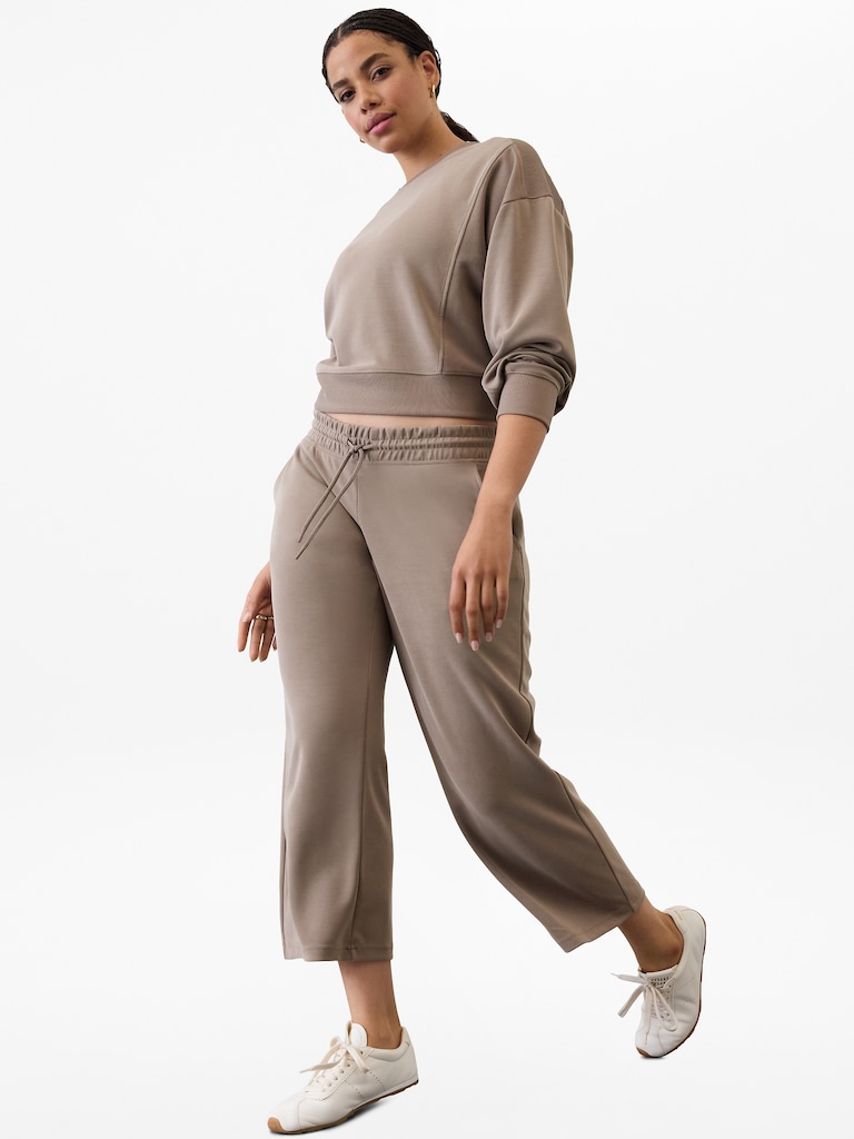 Seasoft Mid Rise Straight Crop