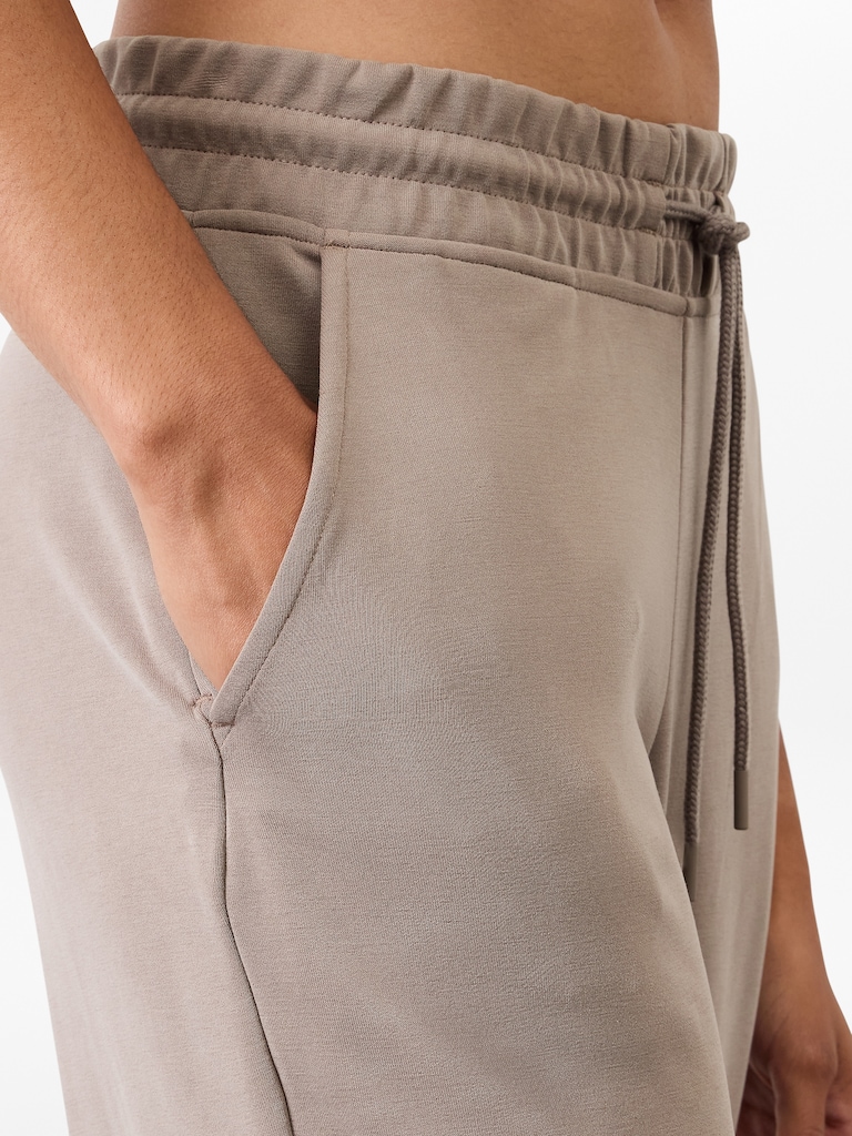 Seasoft Mid Rise Straight Crop