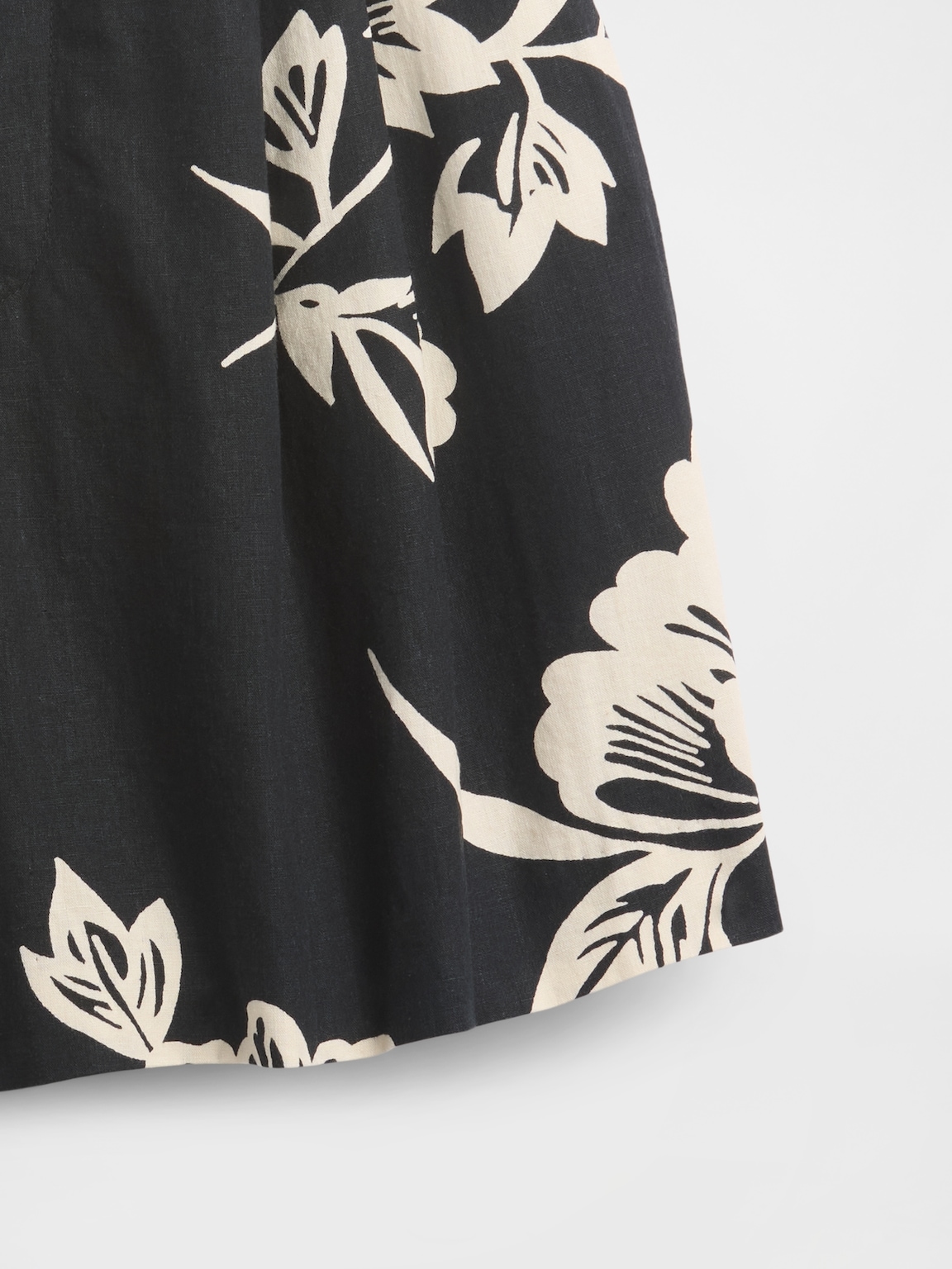 365 High Rise Linen-Blend Shorts