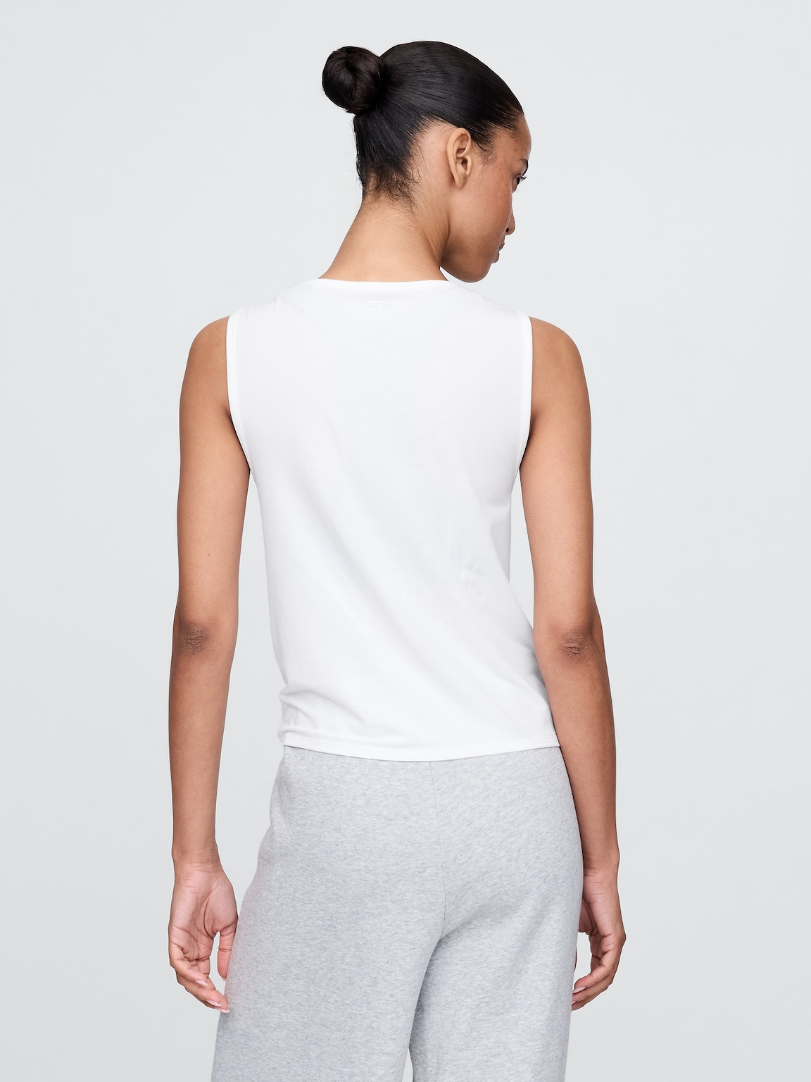 GapFit Breathe Twist-Front Tank Top