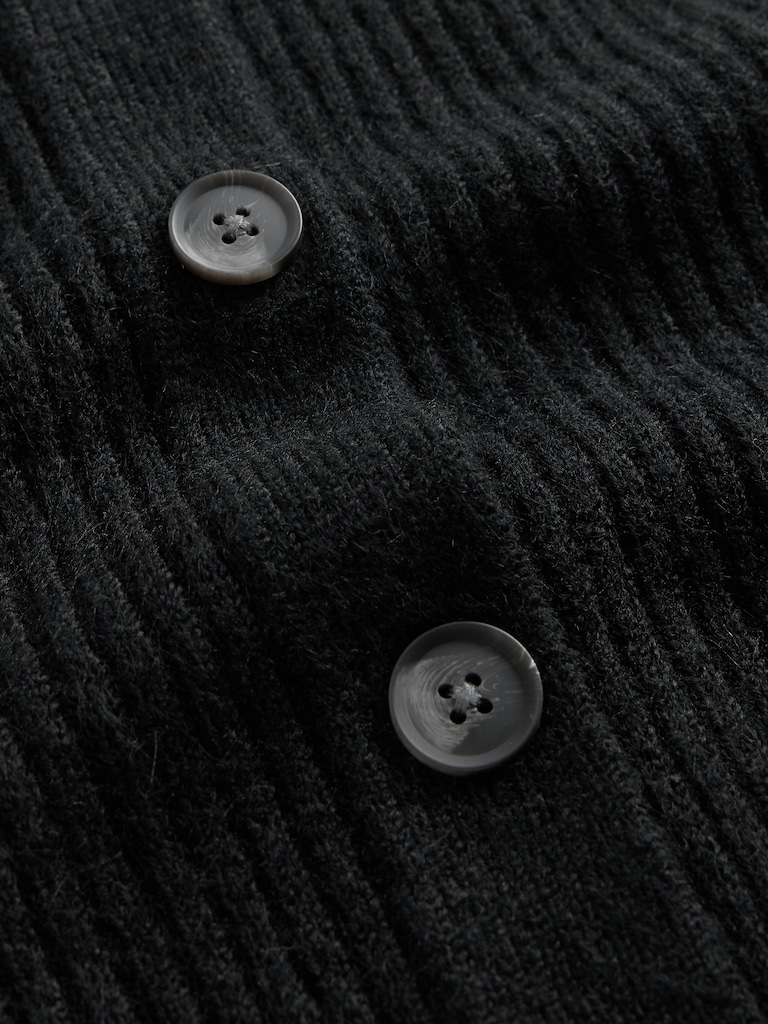 Fitted Cropped Collared Cardigan