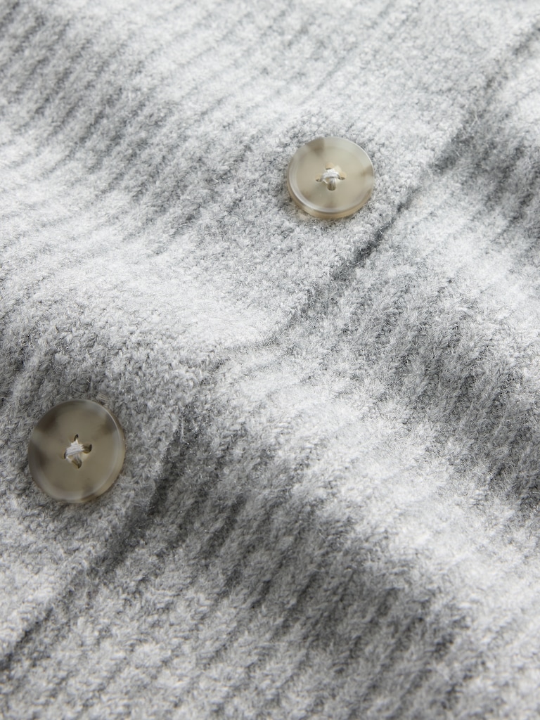 Fitted Cropped Collared Cardigan