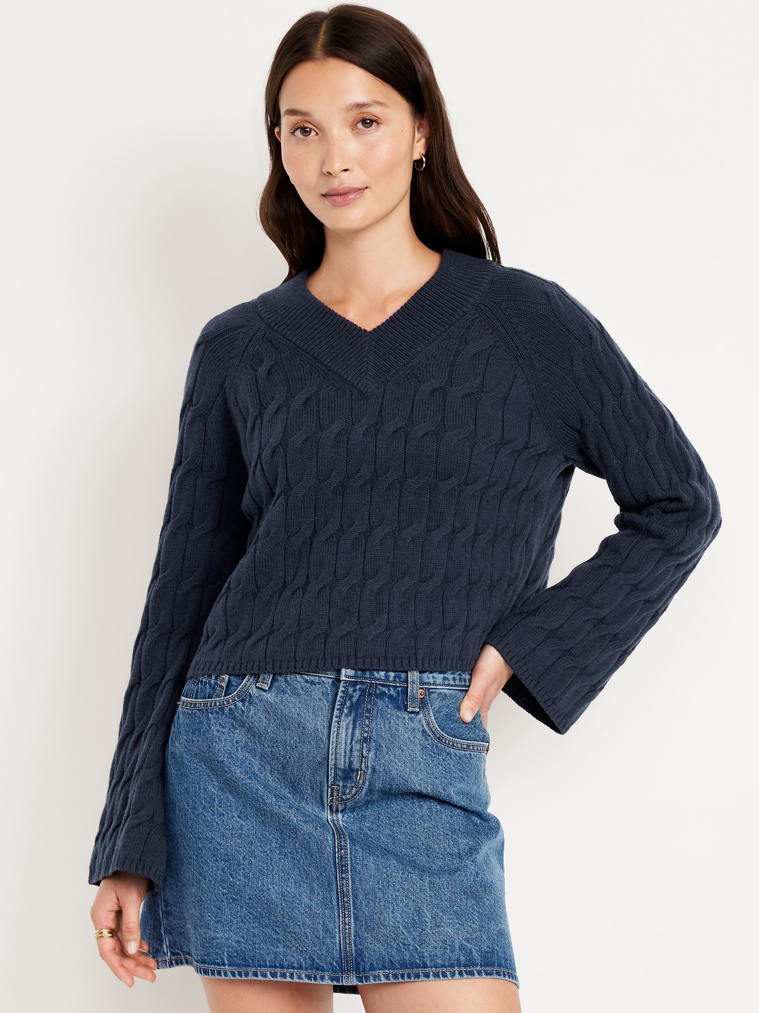 Wool-Blend V-Neck Cable Cropped Sweater | Old Navy