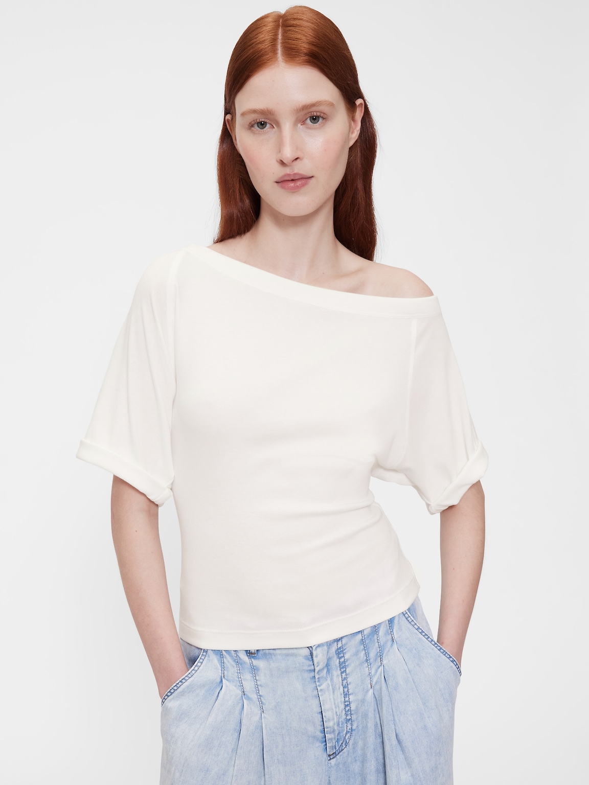 GapStudio Modern Off-Shoulder Top