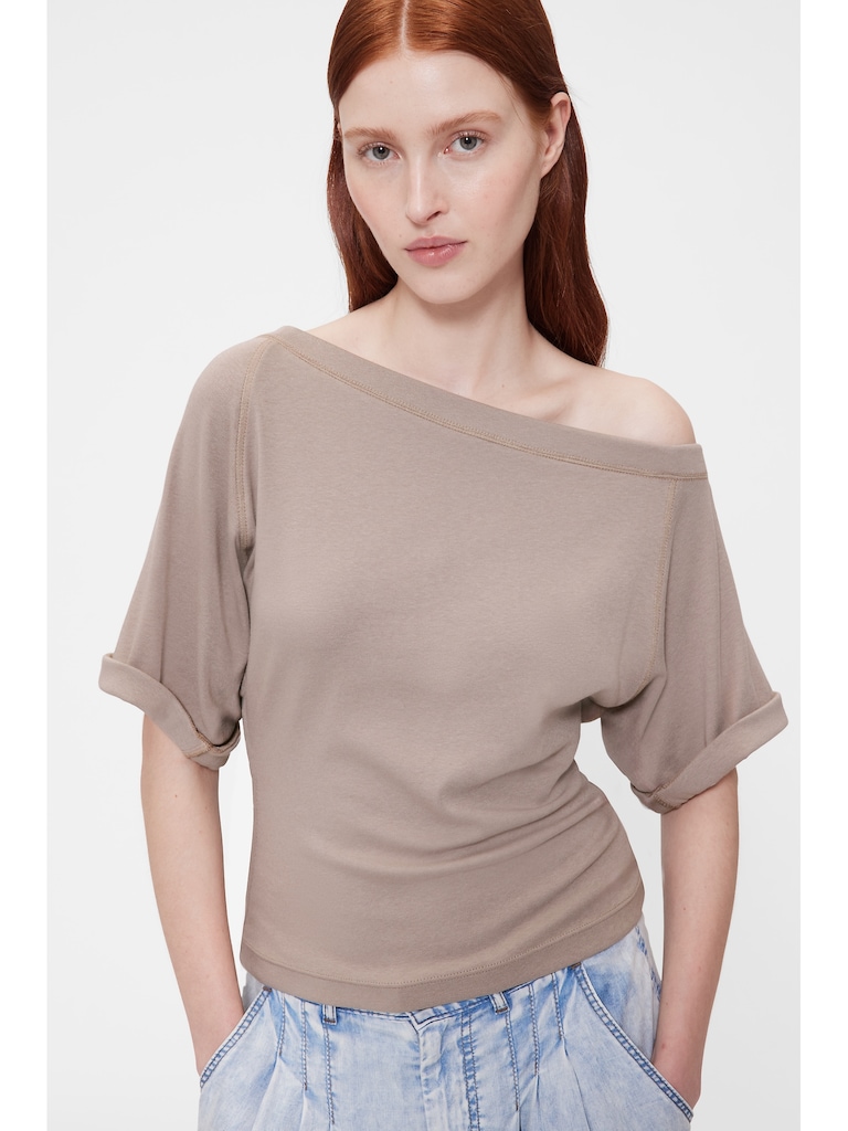 GapStudio Modern Off-Shoulder Top