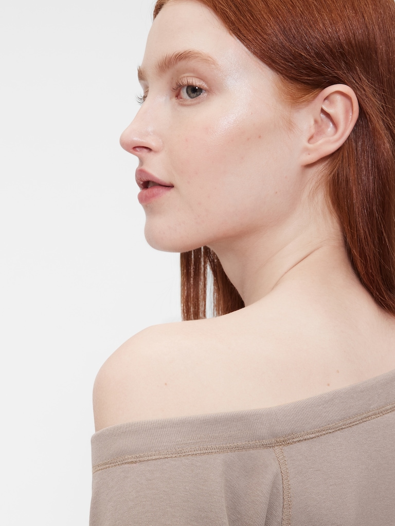 GapStudio Modern Off-Shoulder Top