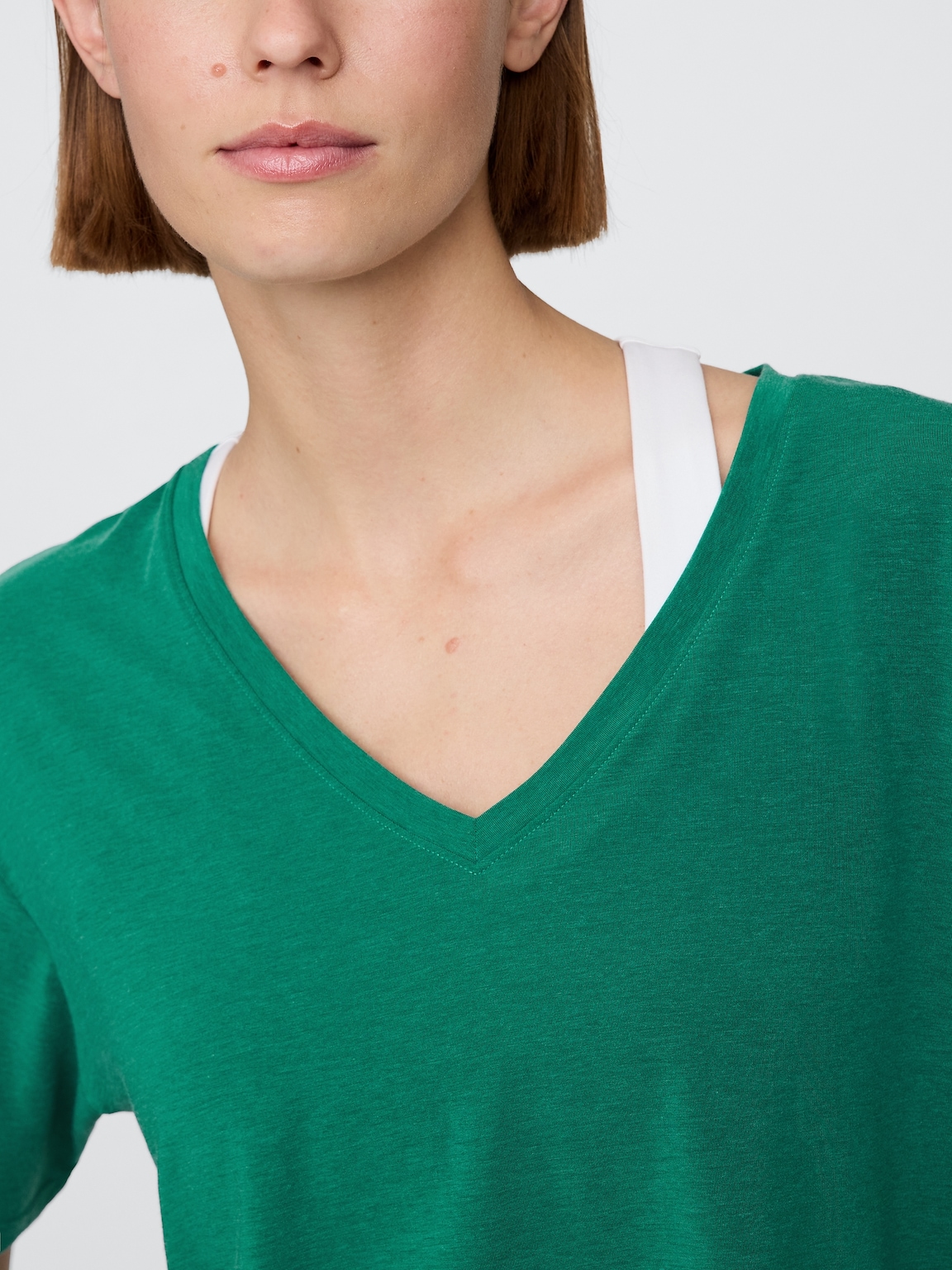 GapFit Breathe V-Neck Crop T-Shirt