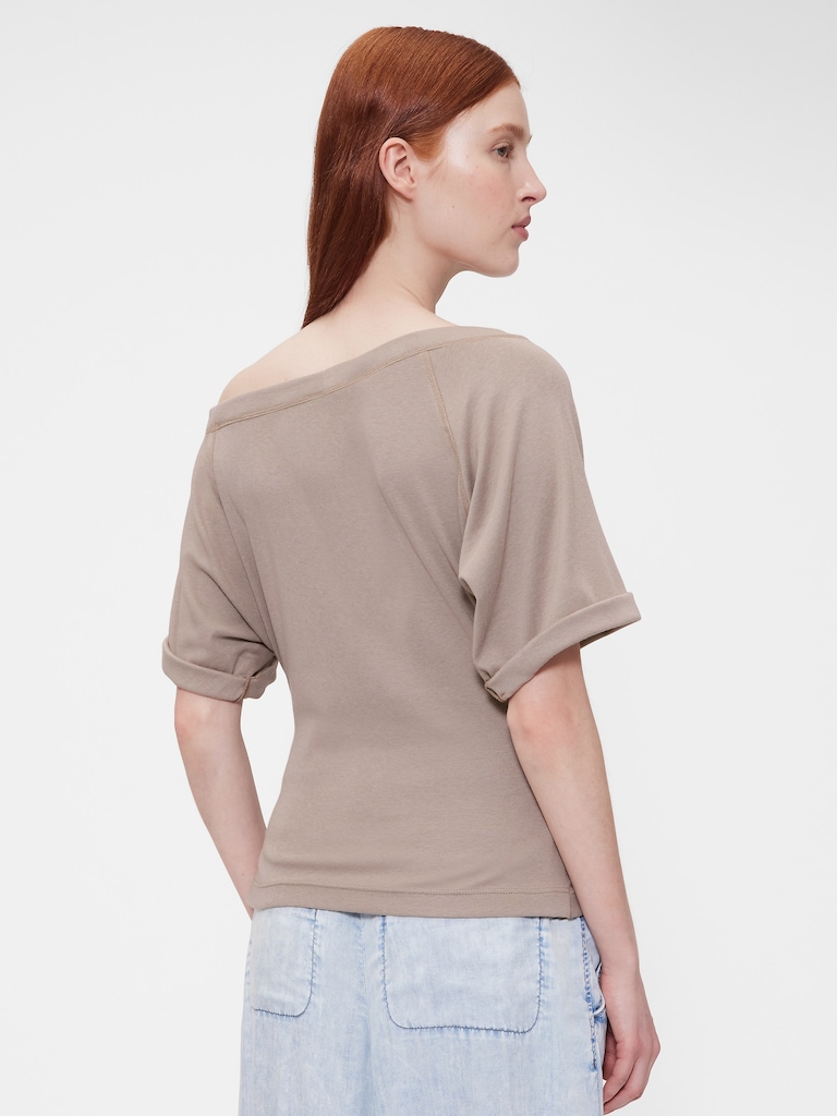 GapStudio Modern Off-Shoulder Top