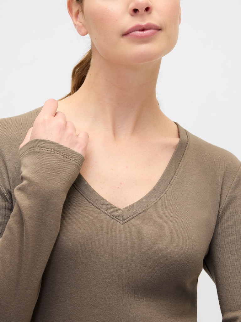 Modern Ribbed V-Neck T-Shirt