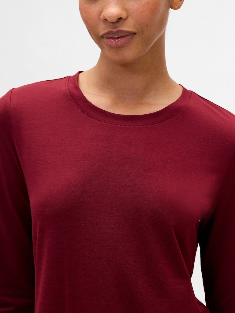 GapFit Brushed Jersey Curved-Hem T-Shirt