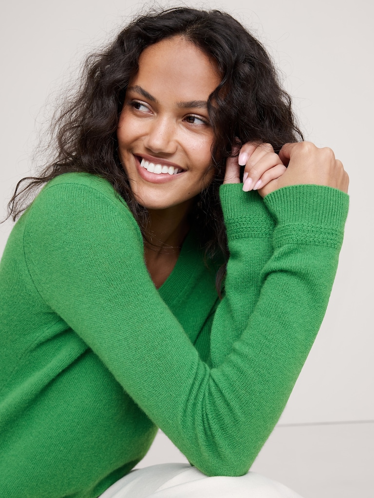 Lightweight Cashmere V-Neck Sweater