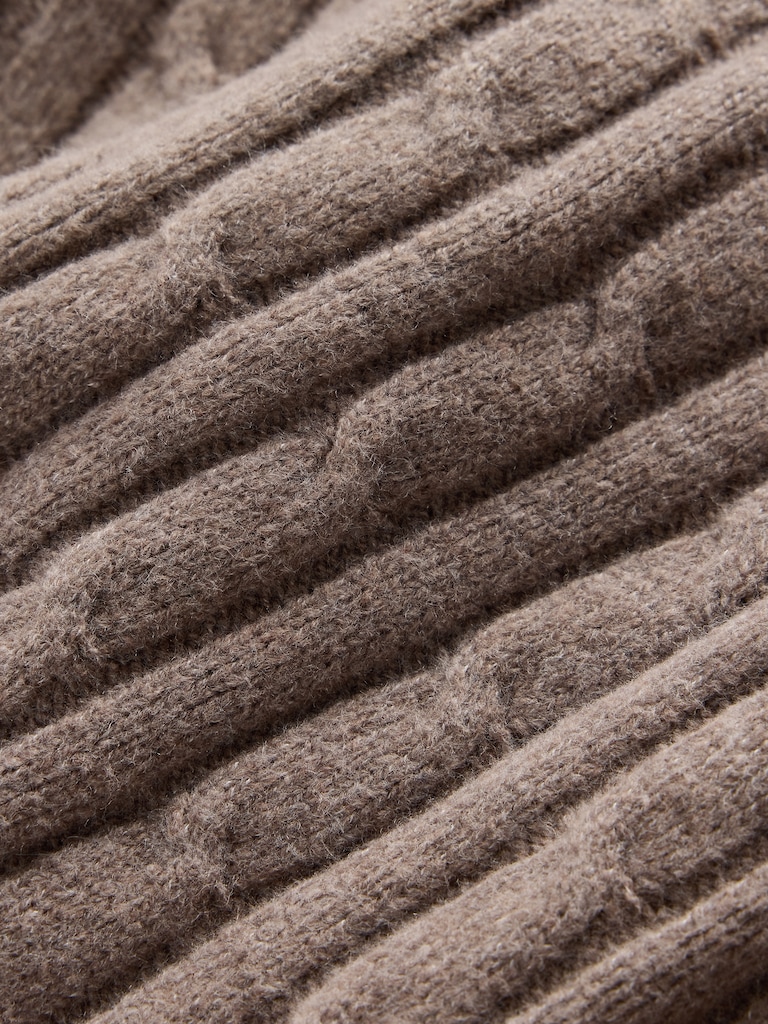 CashSoft Oversized Cable-Knit Sweater