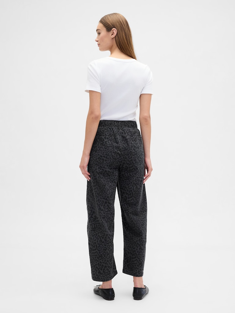 Mid Rise Print Pull-On Barrel Jeans