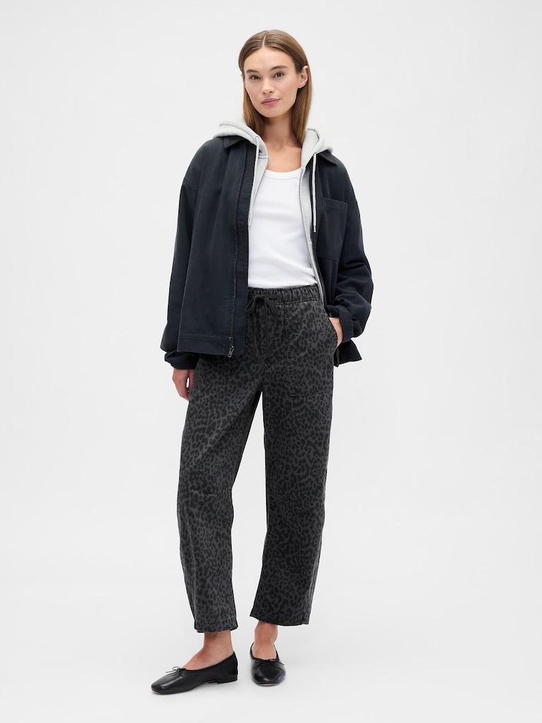 Mid Rise Print Pull-On Barrel Jeans