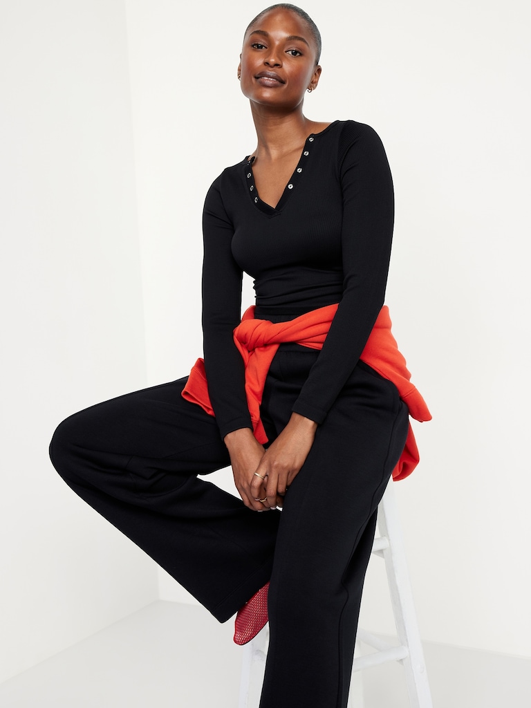 Exhale Seamless Cropped Henley Top