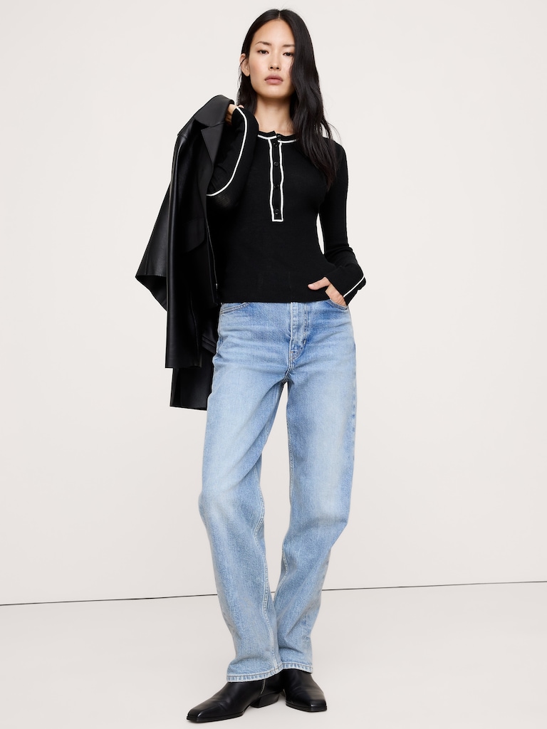 Henley en cachemire léger.