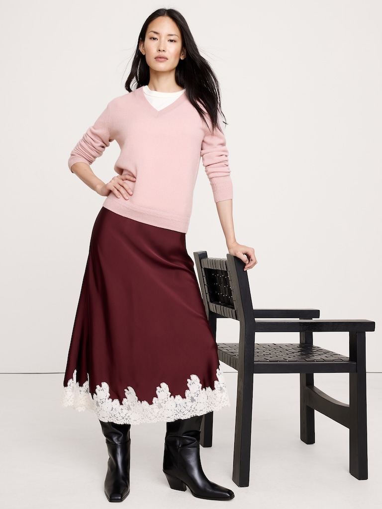 Lightweight Cashmere V-Neck Sweater