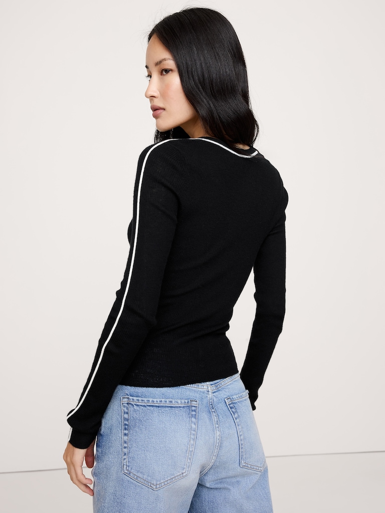 Henley en cachemire léger.