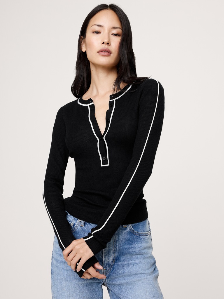 Henley en cachemire léger.