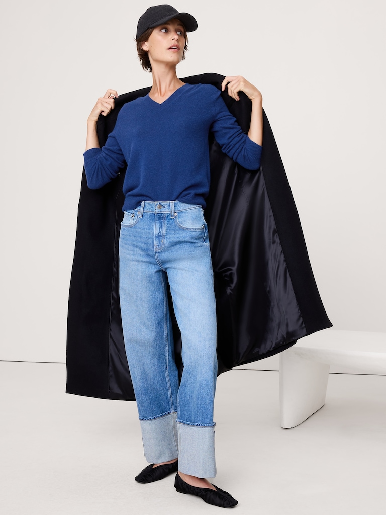 Lightweight Cashmere V-Neck Sweater